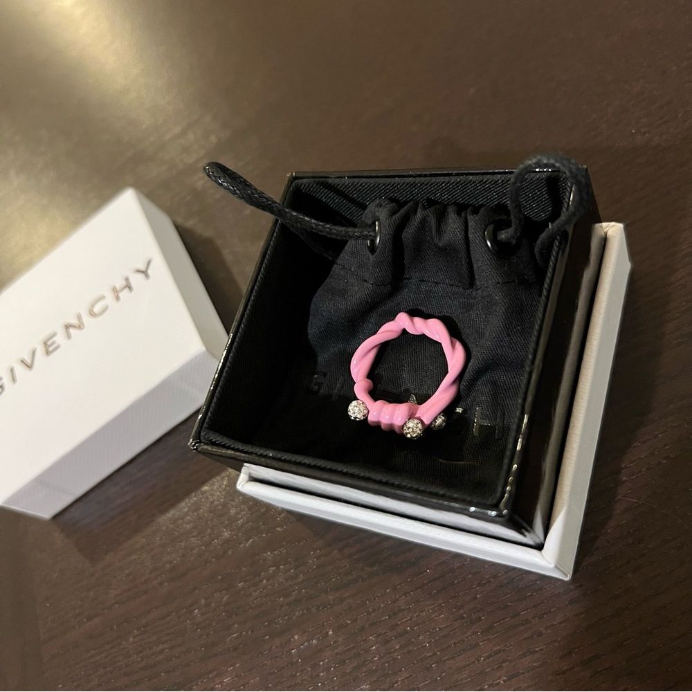Givenchy Twisted Ring In Metal With Crystals Bubblegum Size 9/60